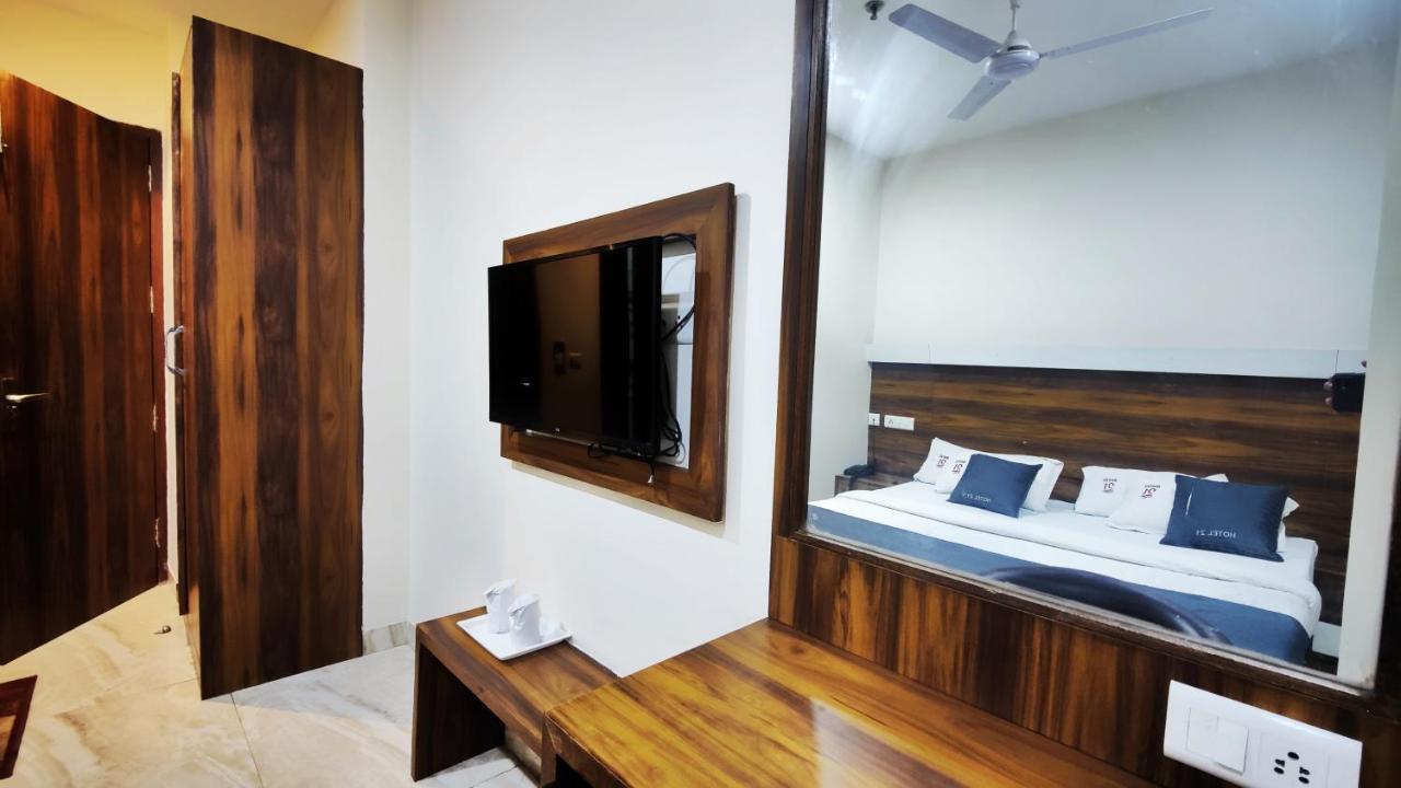 Hotel 21 Next To Chd Railway Station Chandigarh Exterior photo